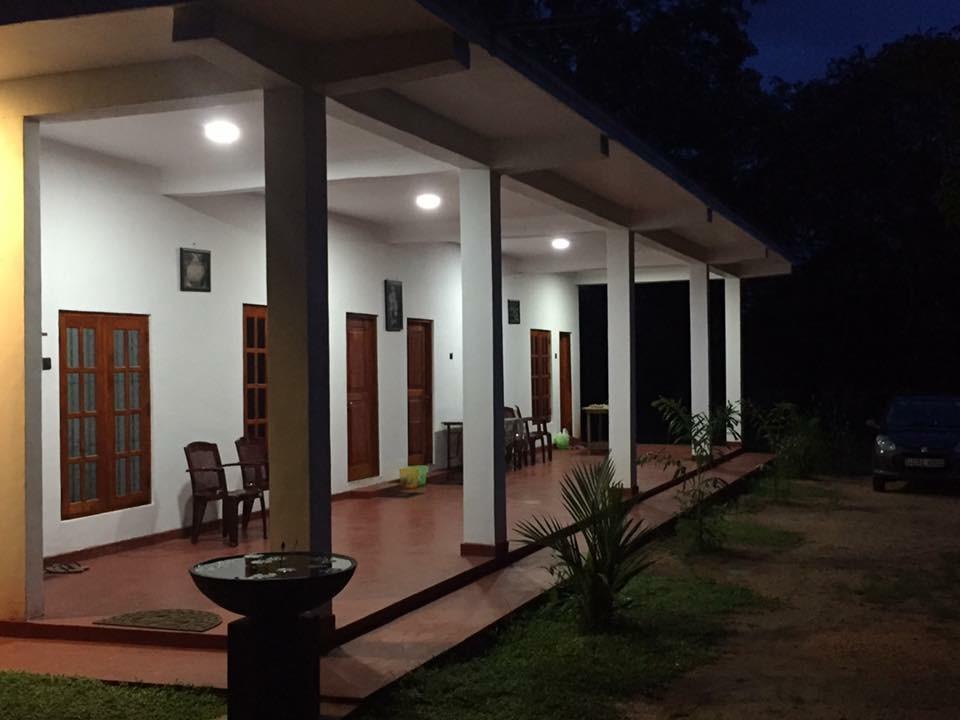 Punkalasa Tourist Lodge アヌラーダプラ エクステリア 写真