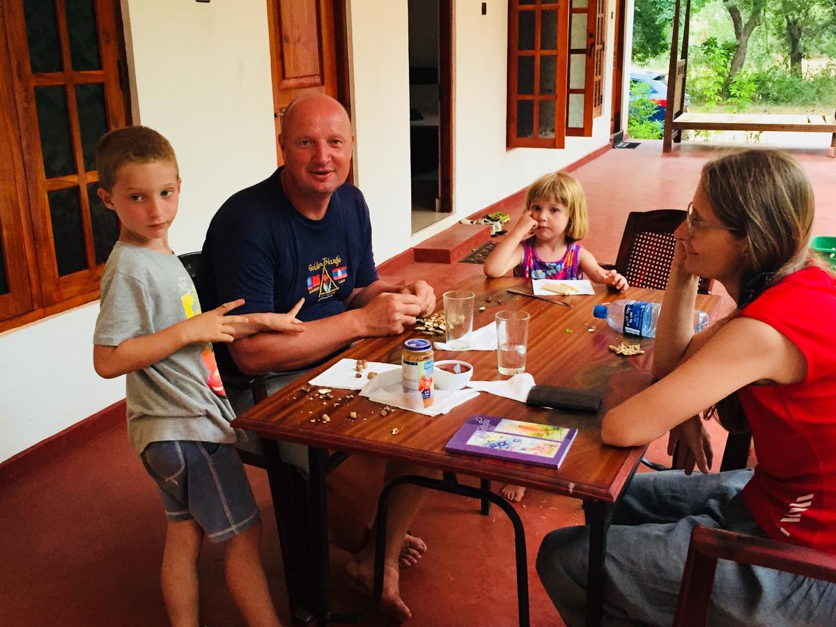 Punkalasa Tourist Lodge アヌラーダプラ エクステリア 写真