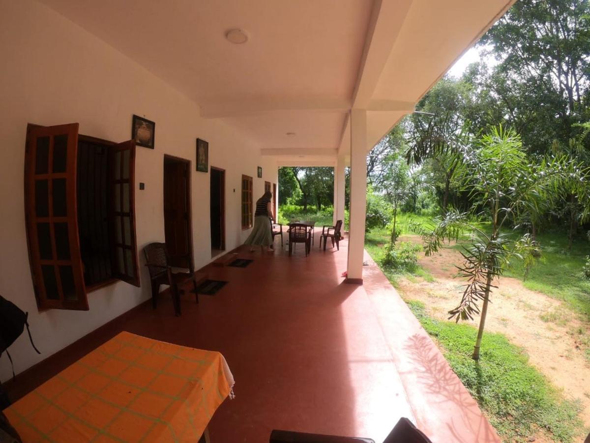 Punkalasa Tourist Lodge アヌラーダプラ エクステリア 写真