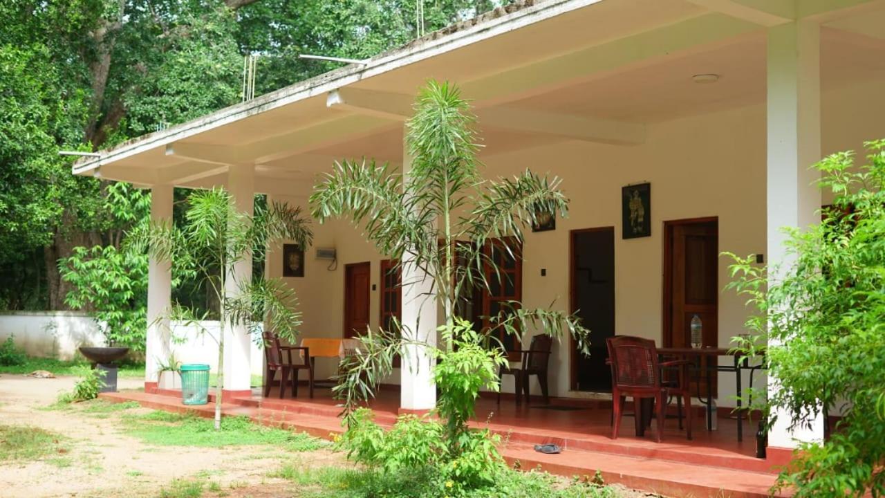 Punkalasa Tourist Lodge アヌラーダプラ エクステリア 写真