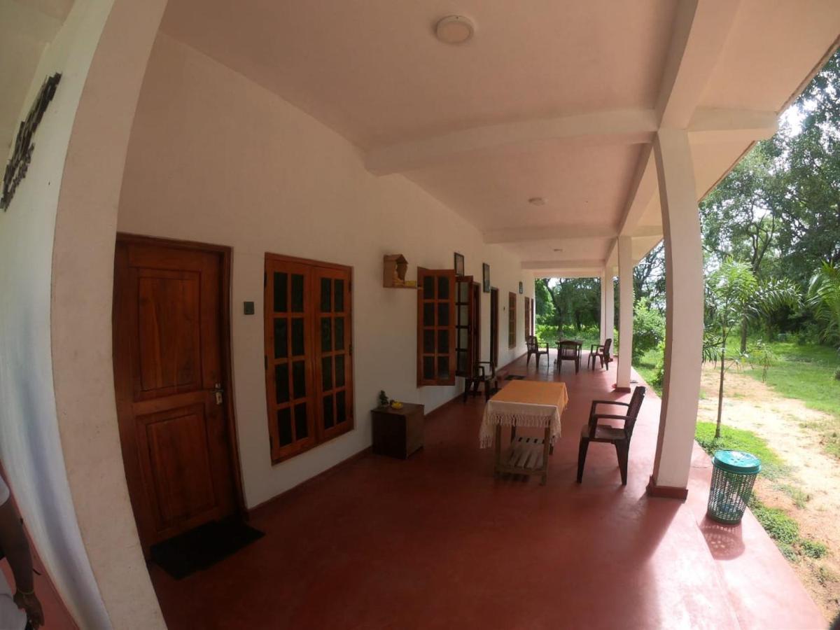 Punkalasa Tourist Lodge アヌラーダプラ エクステリア 写真